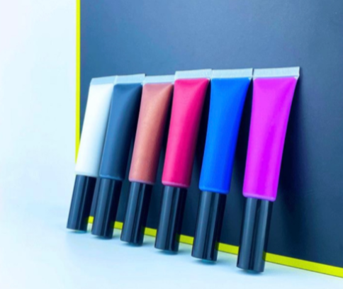 Lash Out Color Boosting Mascara - MQO 12 pcs