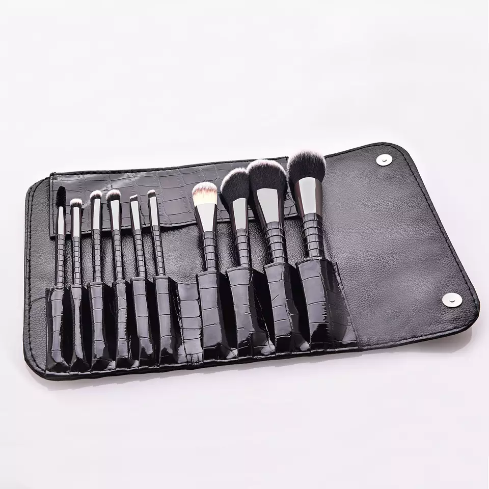 10 Piece Designer Pro Brush Set w/Stylish Bag - MQO 25 pcs