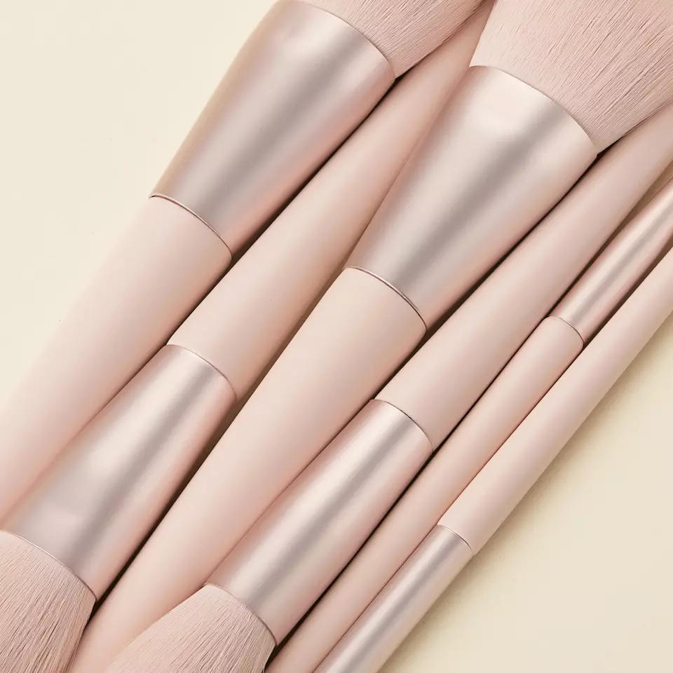 11 Piece Pro Brush Set w/Stylish Bag - MQO 12 pcs