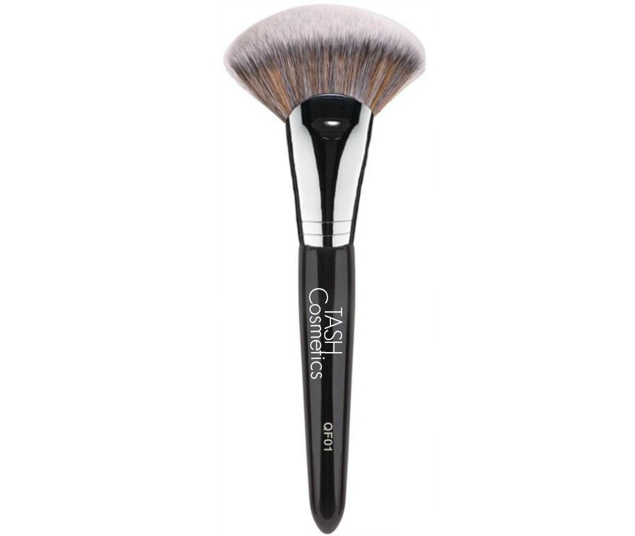 This unique fan shaped brush is ideal for sculpting the face. Use with bronzer for contouring and enhance your cheekbones with highlighting products.