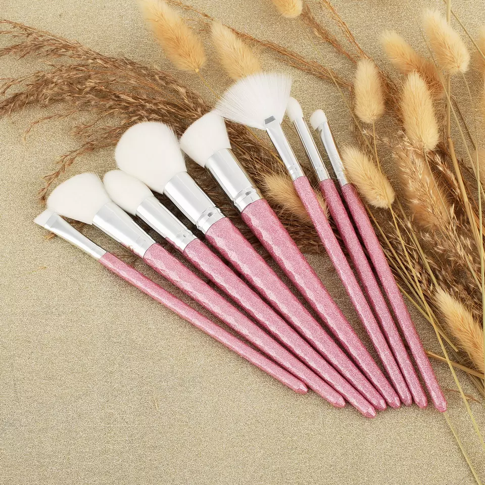 8 Piece Designer Pro Pink Brush Set - MQO 25 pcs