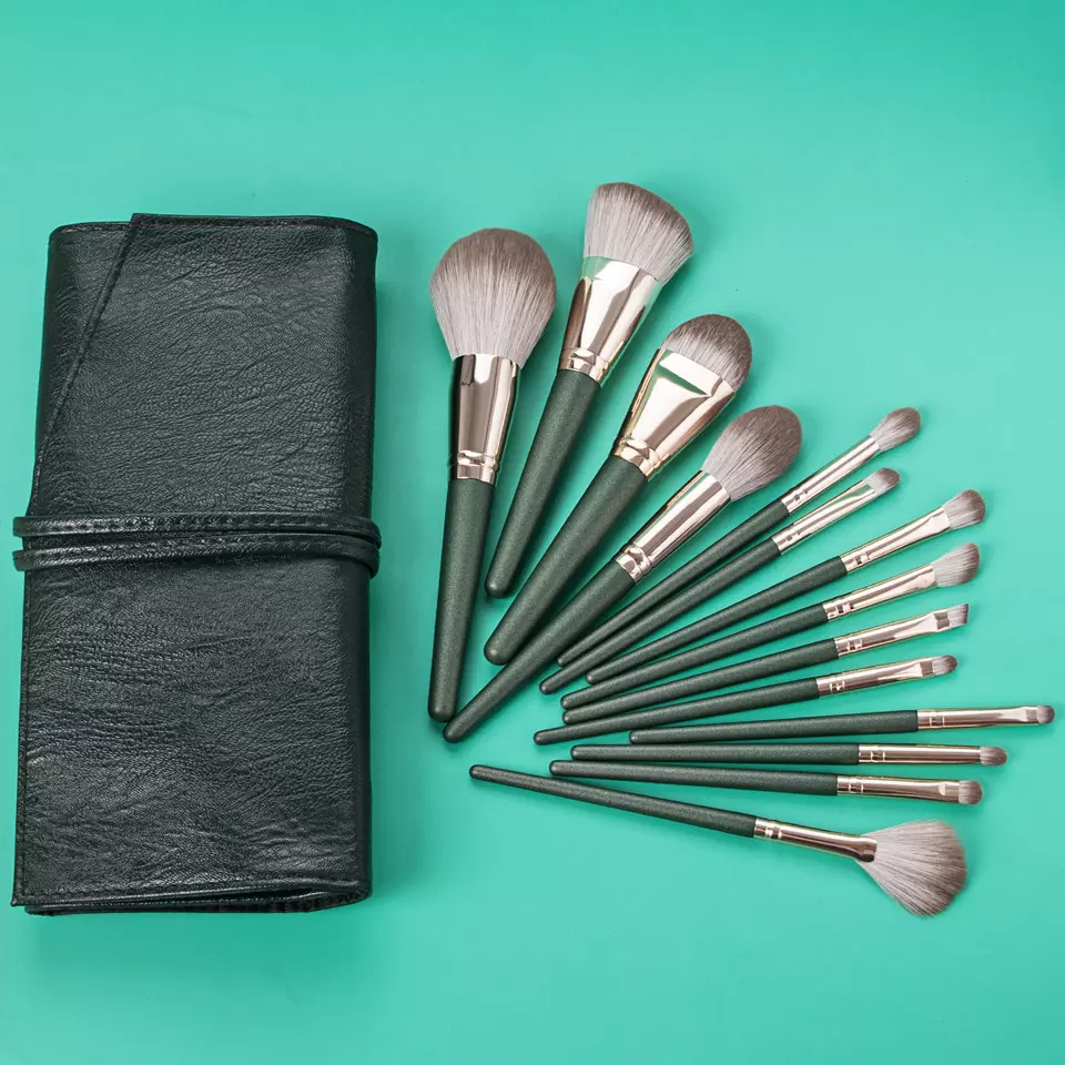 14 Piece Designer Pro Brush Set w/Stylish Bag - MQO 25 pcs – TASH Cosmetics