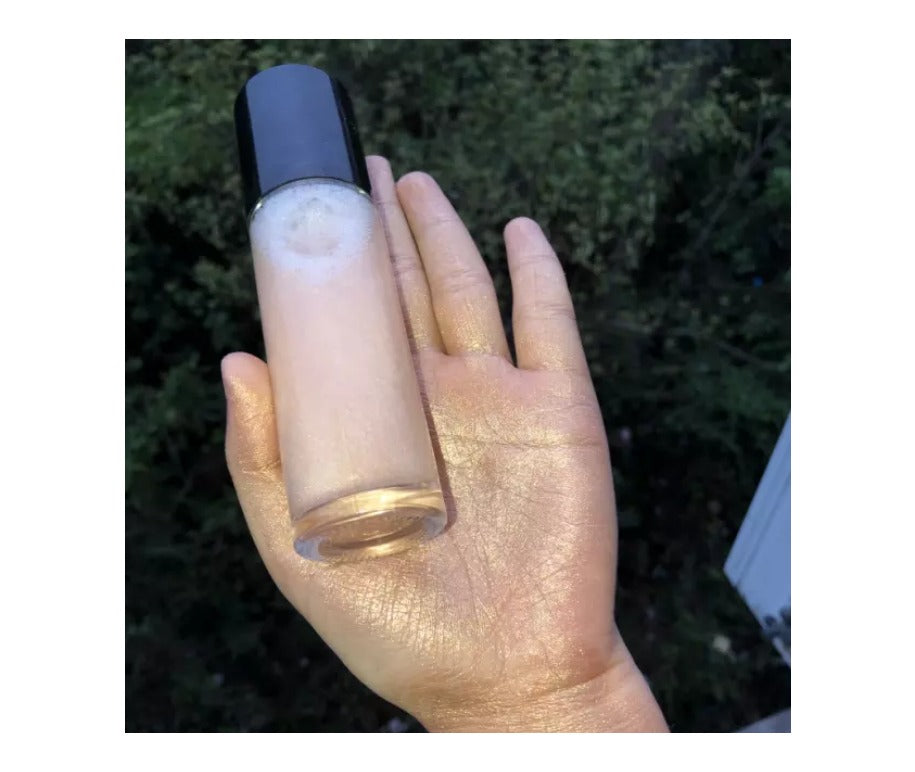 Ready? Set? GLOW!  Our Face and Body Shimmer Highlighting Spray is the perfect multi-purpose shimmer spray. A beautiful bronze gold liquid to prime, set and glow. A fine mist with reflective particles that will give you a glimmering dewy finish. Step into the spotlight this season, a legit all-day glow in just a couple of spritzes.     Can be hot stamped with your logo! Inquire at info@tashcosmetics.com